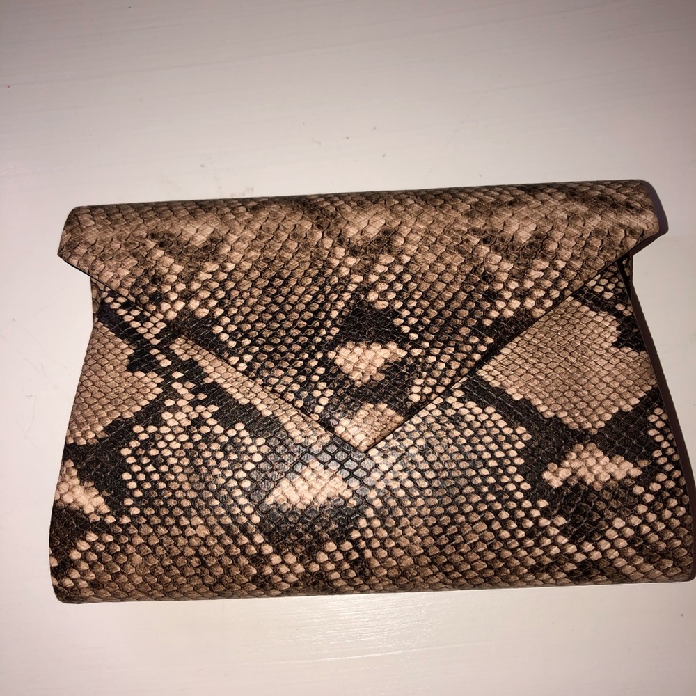 Snake clutch